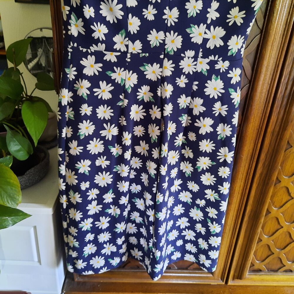 Old Navy Printed Ponte-Knit Sheath Dress - Navy Daisy Print, Size XS - Picture 11 of 16
